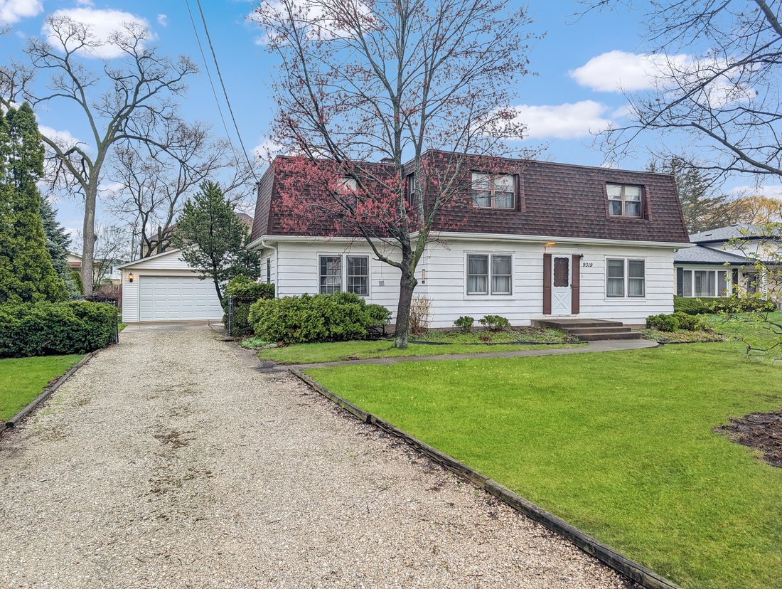 House in Des Plaines, Illinois, United States 1 - 17203833