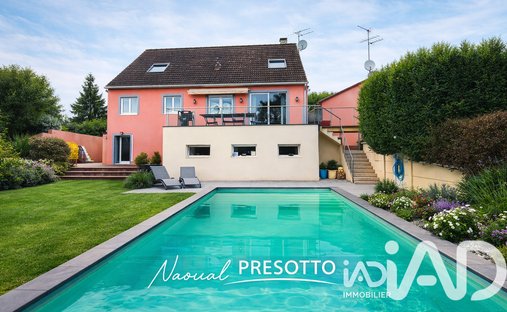 House in Route Nationale, Villeparisis, France 1