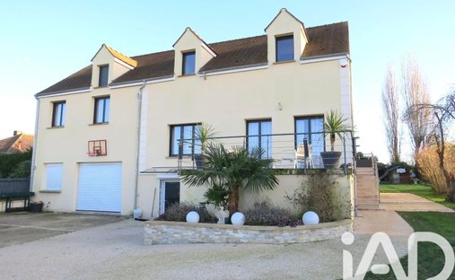 House in Loconville, Hauts-de-France, France 1