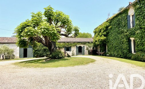 House in Port-Sainte-Foy-et-Ponchapt, Nouvelle-Aquitaine, France 1