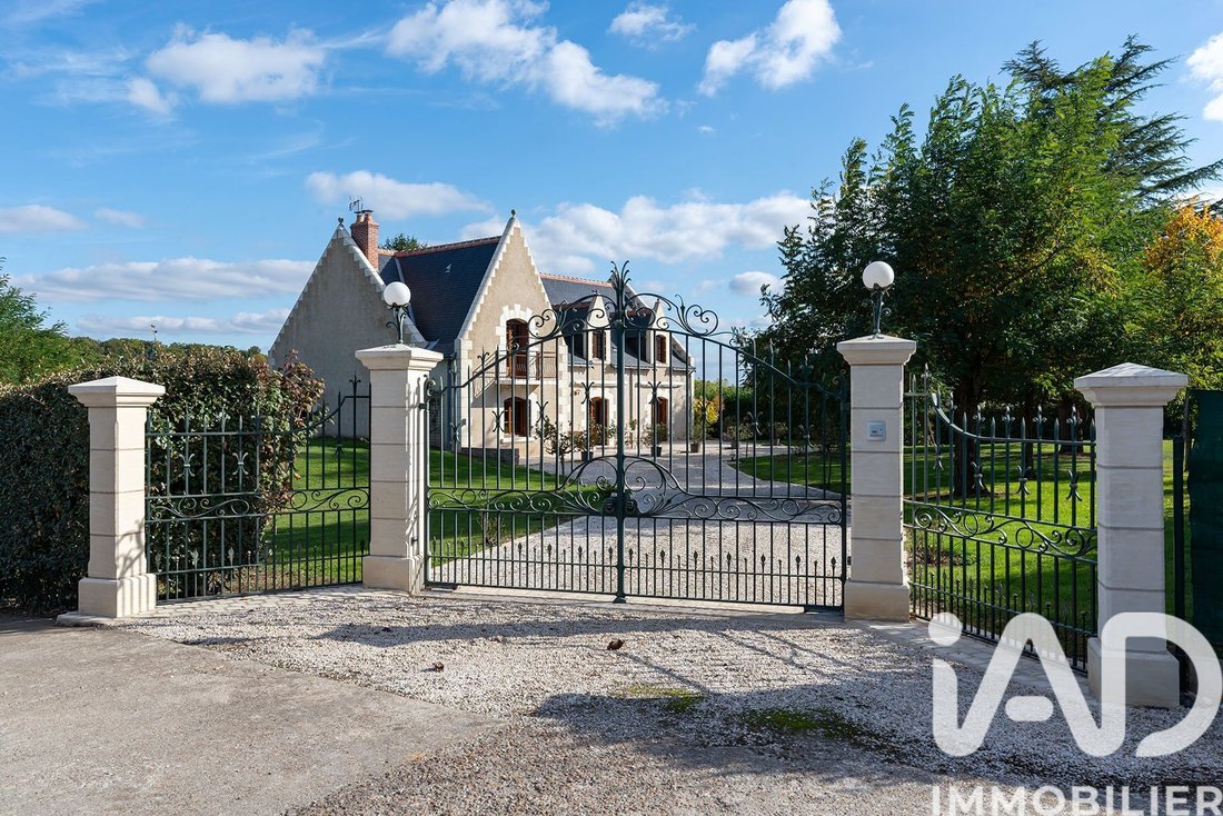 House in Vernou-sur-Brenne, Centre-Val de Loire, France 1 - 17483802