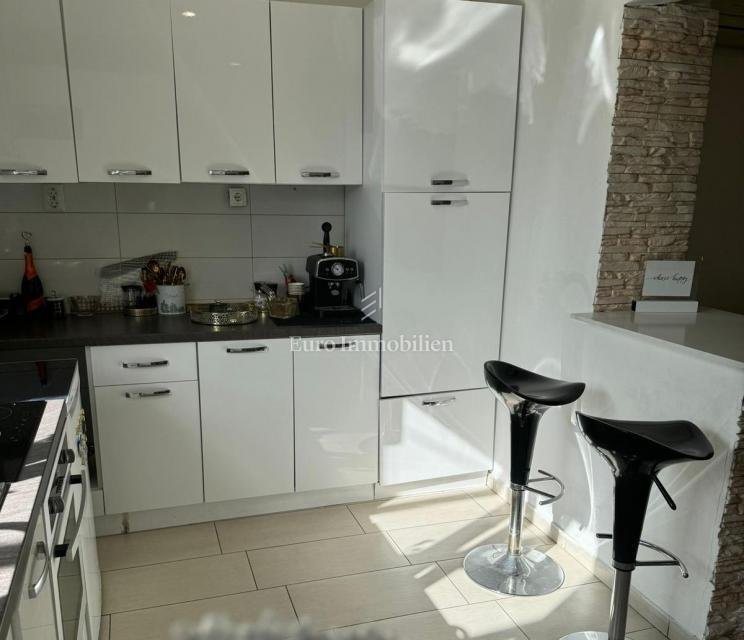 Apartment in Mjesni odbor Kantrida, Grad Rijeka, Primorje-Gorski Kotar County 2 - 17654288