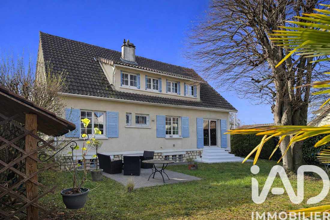 House in Victor Hugo, Sainte-Genevieve-des-Bois, France 2 - 17382471