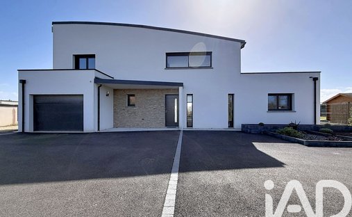 House in Planguenoual, Lamballe-Armor, France 1