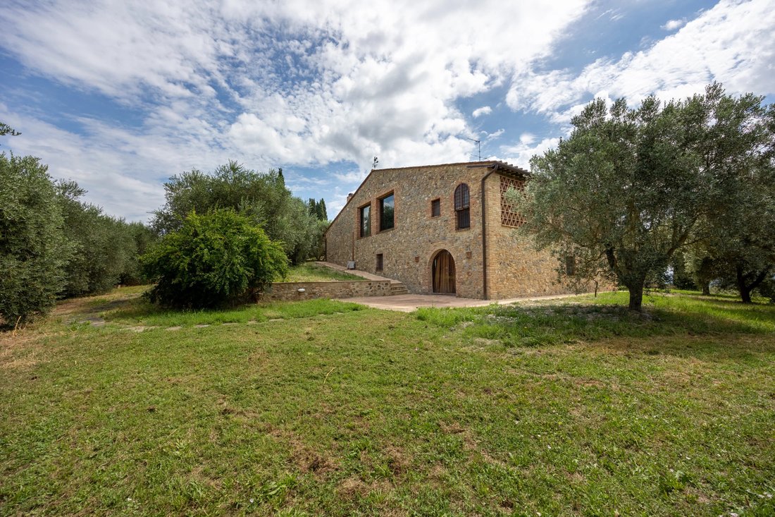 House in San Gimignano, Tuscany, Italy 5 - 17654491