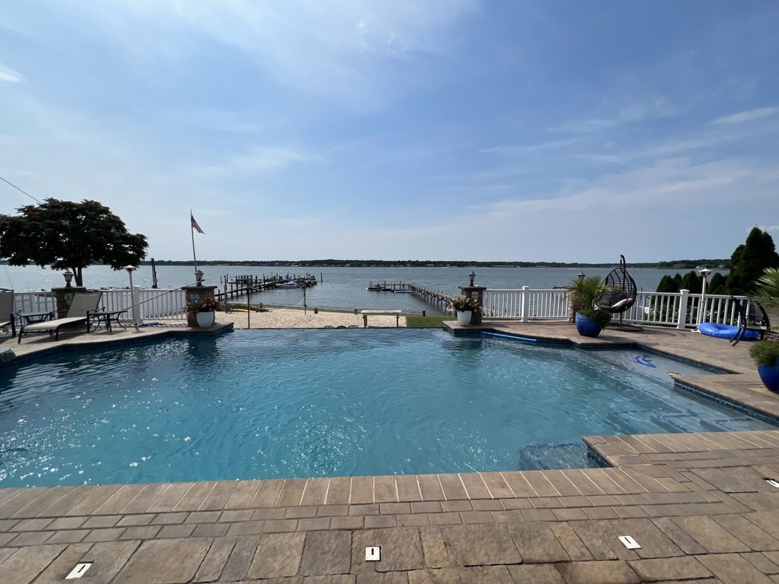 Hampton Bays, New York, United States 1 - 17654254