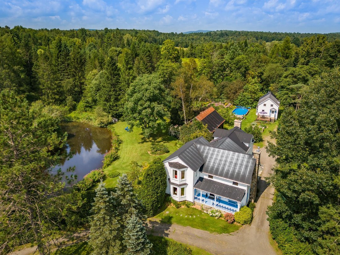 House in Lac-Brome, Quebec, Canada 4 - 14616872