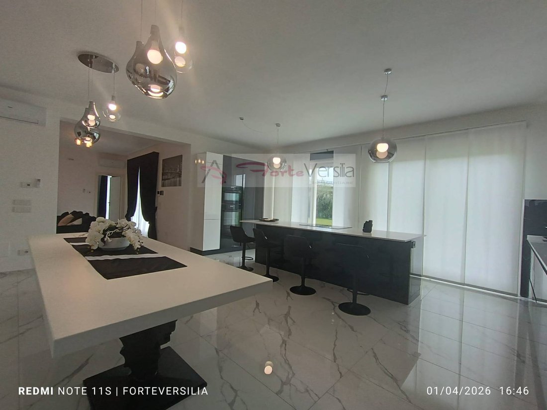 Villa in Pietrasanta, Tuscany, Italy 5 - 17656713