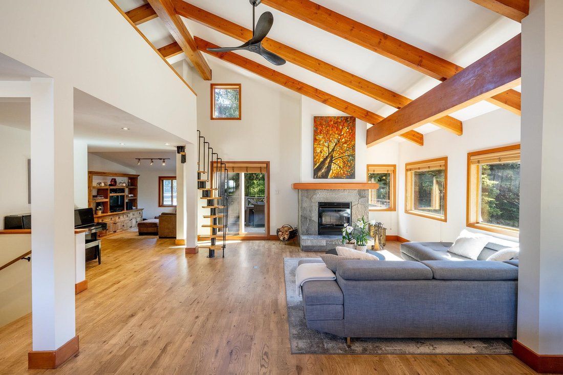 House in Whistler, British Columbia, Canada 3 - 17560792