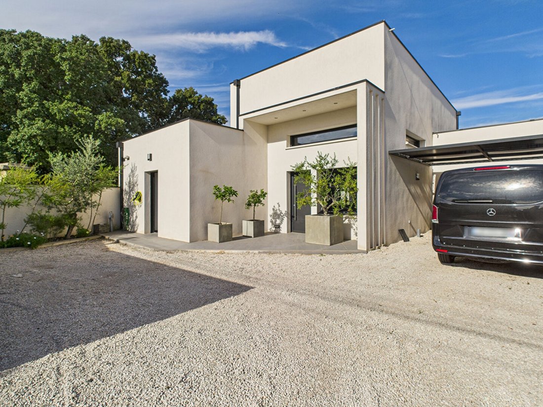 Villa in Charbonnières-Montagnié, Villeneuve-lès-Avignon, France 1 - 17048015
