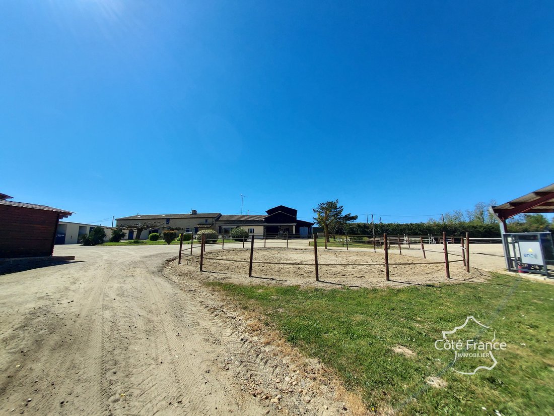 Estate in Aillas, Nouvelle-Aquitaine, France 3 - 17660118