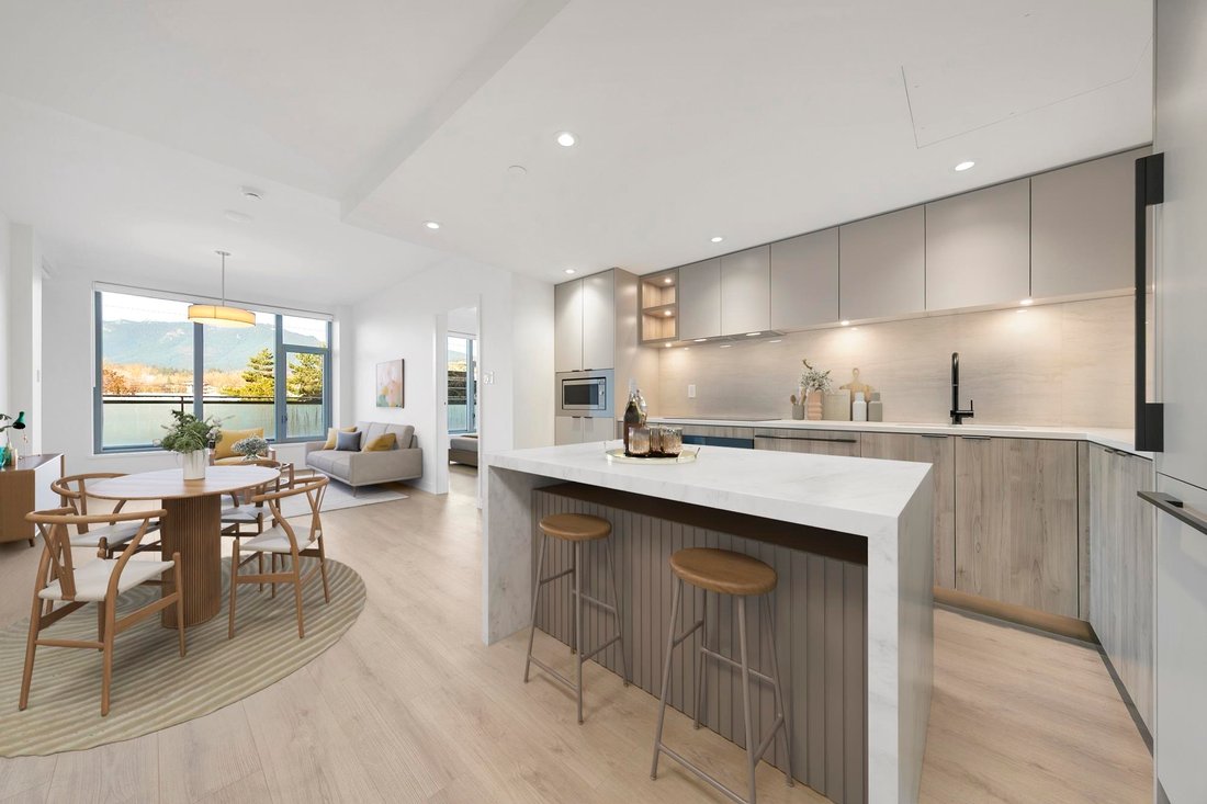Condo in North Vancouver, British Columbia, Canada 1 - 17655951