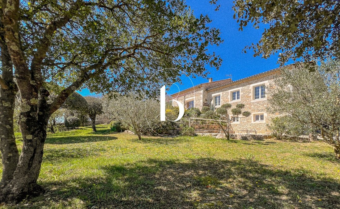 Villa in Orgnac-l'Aven, Auvergne-Rhône-Alpes, France 1 - 17654338