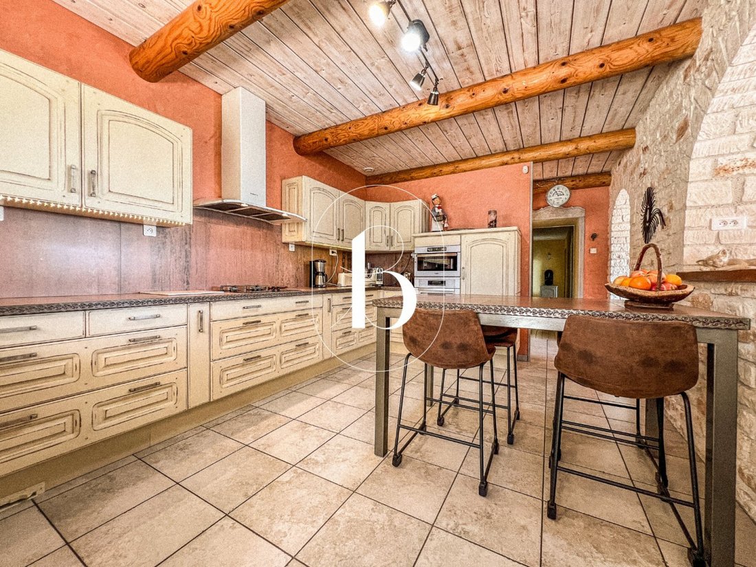 Villa in Orgnac-l'Aven, Auvergne-Rhône-Alpes, France 4 - 17654338
