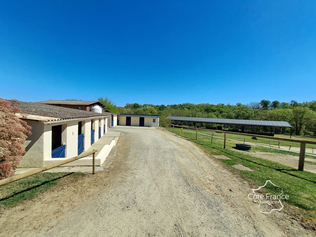 Estate in Aillas, Nouvelle-Aquitaine, France 4 - 17660118