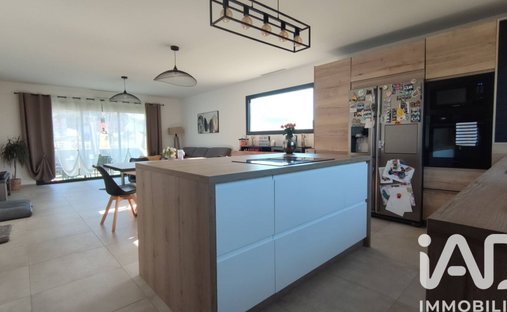 House in Pallieres-Plan des Pennes, Les Pennes-Mirabeau, France 1