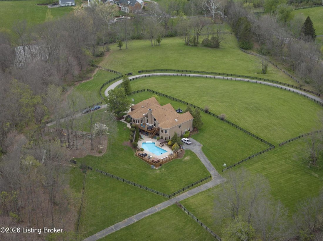 House in Watterson Park, Kentucky, United States 1 - 17658081