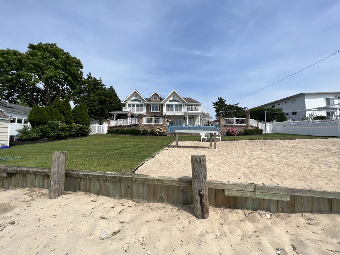Hampton Bays, New York, United States 5 - 17654254