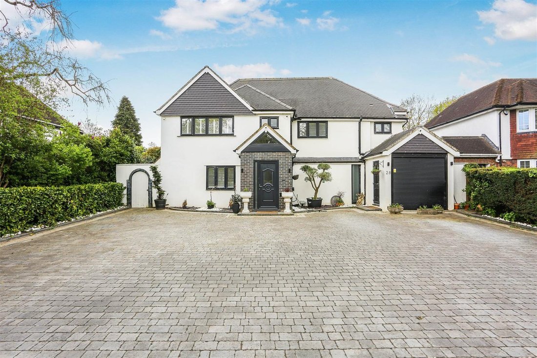 House in London Borough of Sutton, England 1 - 17655359