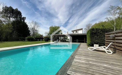 House in Arsac, Nouvelle-Aquitaine, France 1