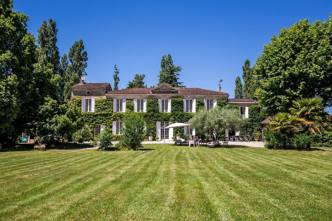 House in Hôtel de Ville-Quinconce-Saint Seurin-Fondaudège, Bordeaux, France 1 - 17660795