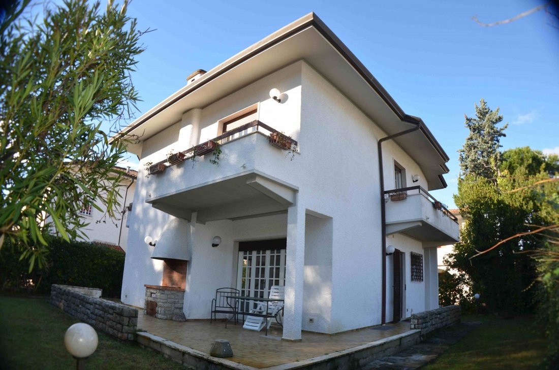 Villa in Tonfano, Pietrasanta, Italy 2 - 17627956