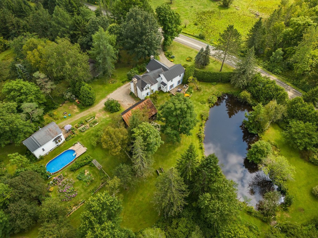 House in Lac-Brome, Quebec, Canada 3 - 14616872