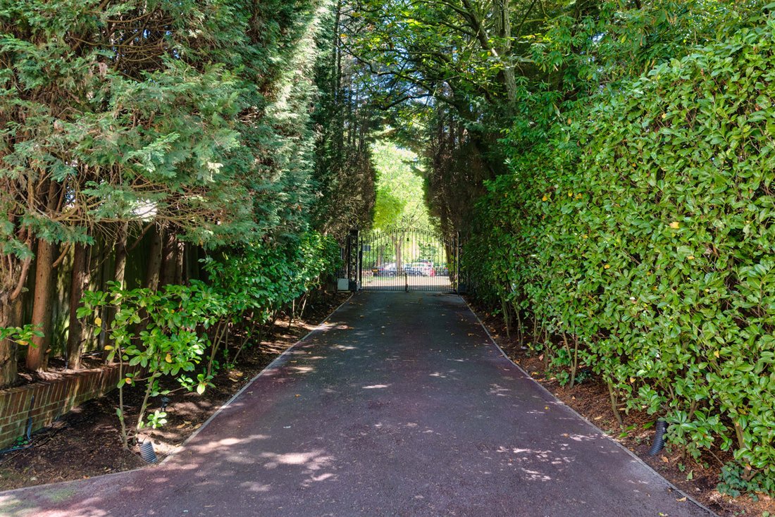 House in Hampstead Garden Suburb, Barnet, England 2 - 17659818