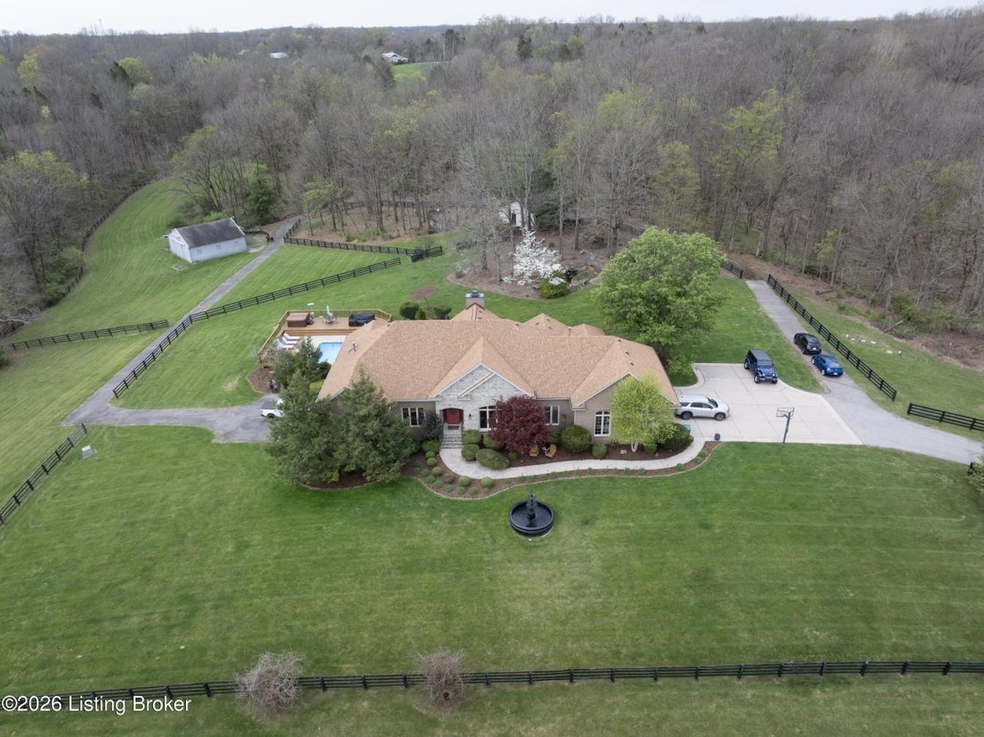 House in Watterson Park, Kentucky, United States 5 - 17658081