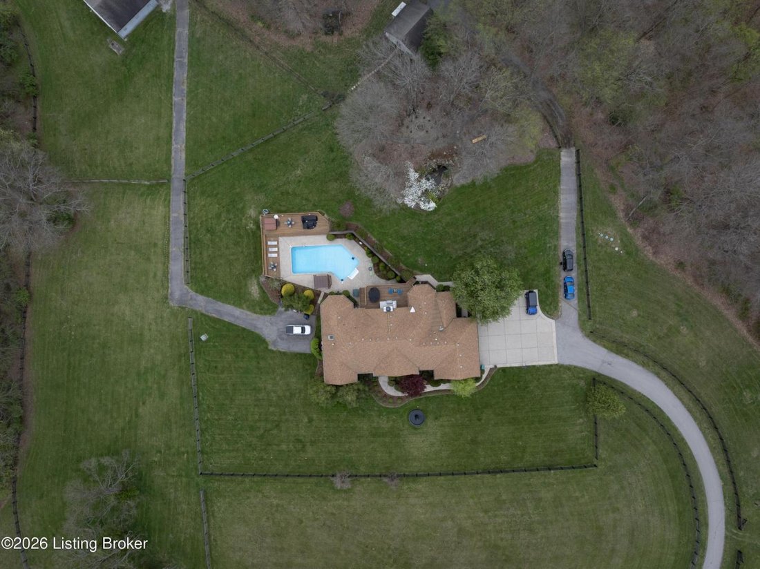 House in Watterson Park, Kentucky, United States 4 - 17658081