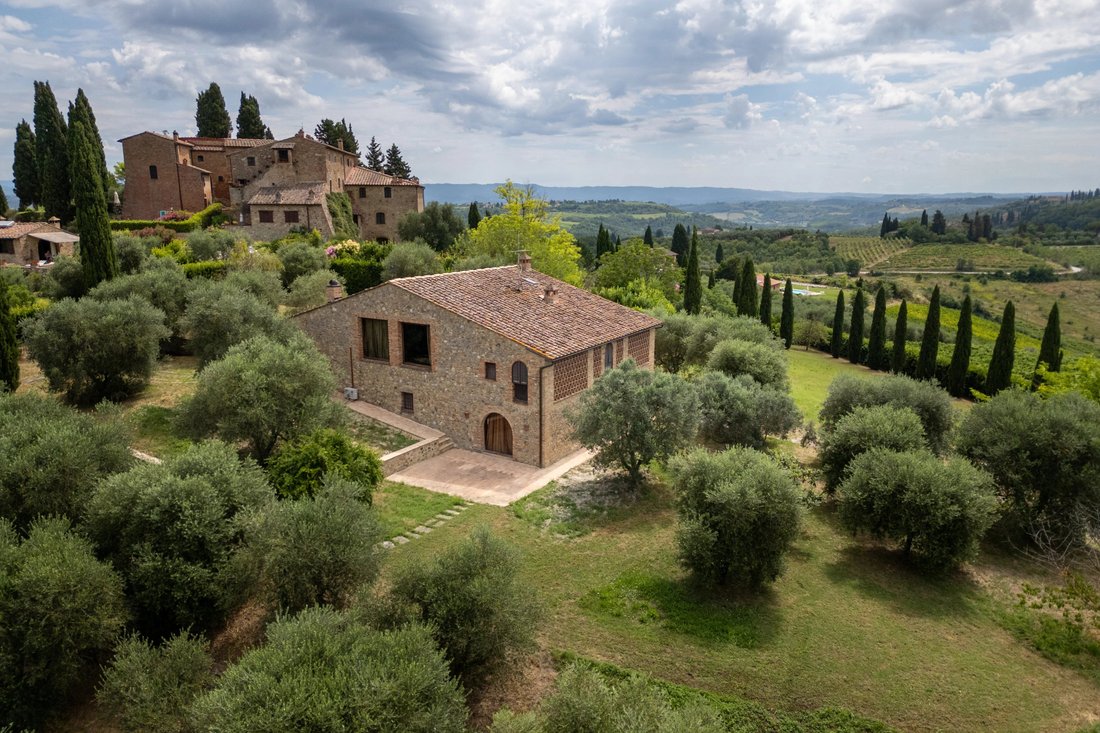House in San Gimignano, Tuscany, Italy 3 - 17654491