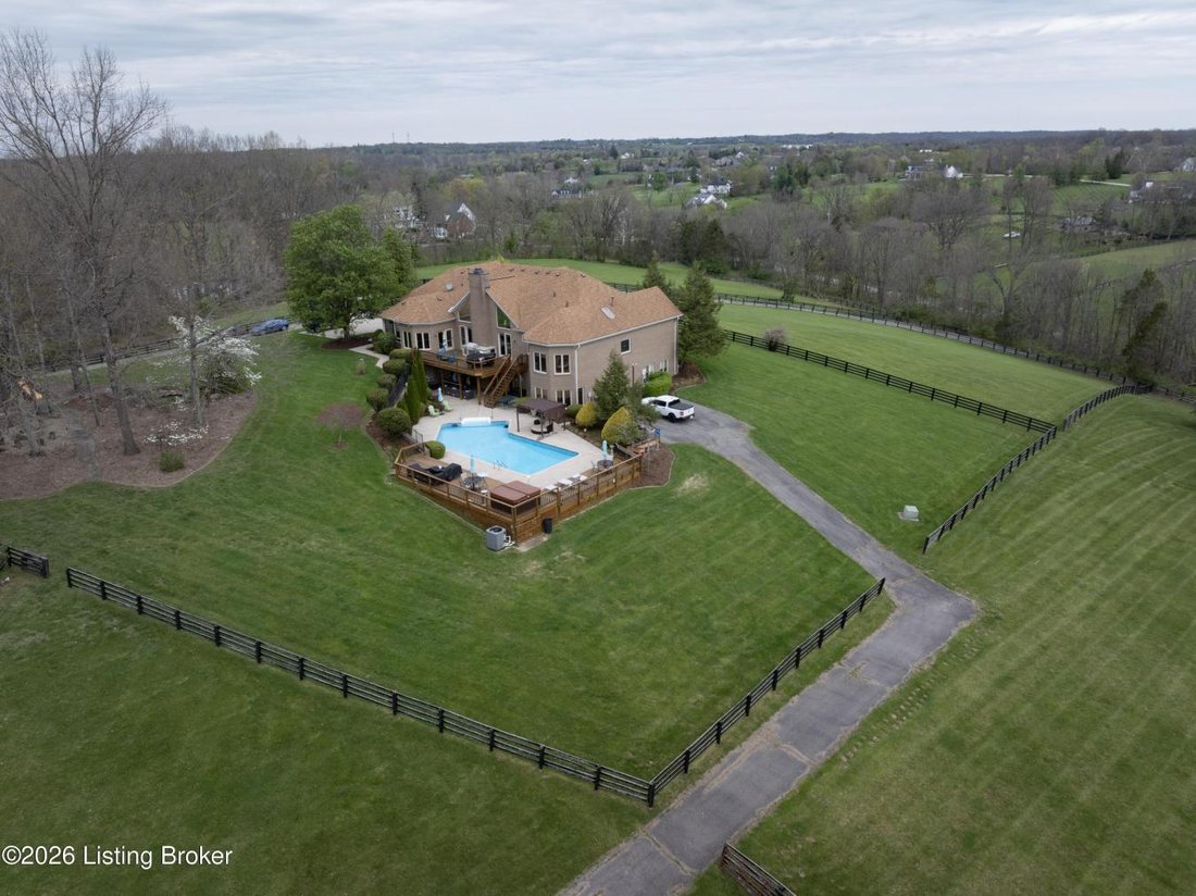 House in Watterson Park, Kentucky, United States 3 - 17658081