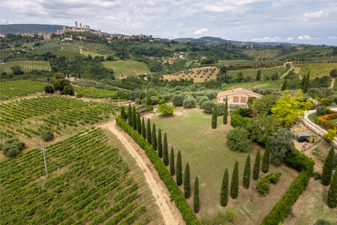 House in San Gimignano, Tuscany, Italy 1 - 17654491
