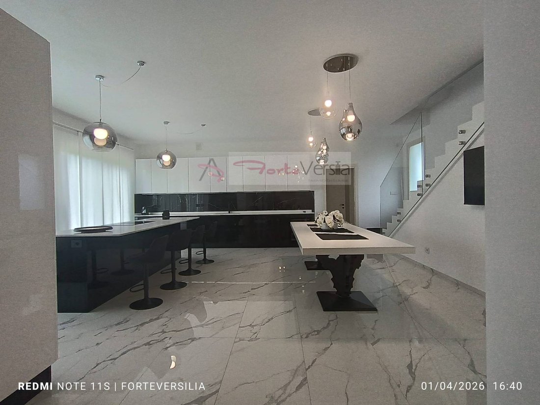 Villa in Pietrasanta, Tuscany, Italy 2 - 17656713