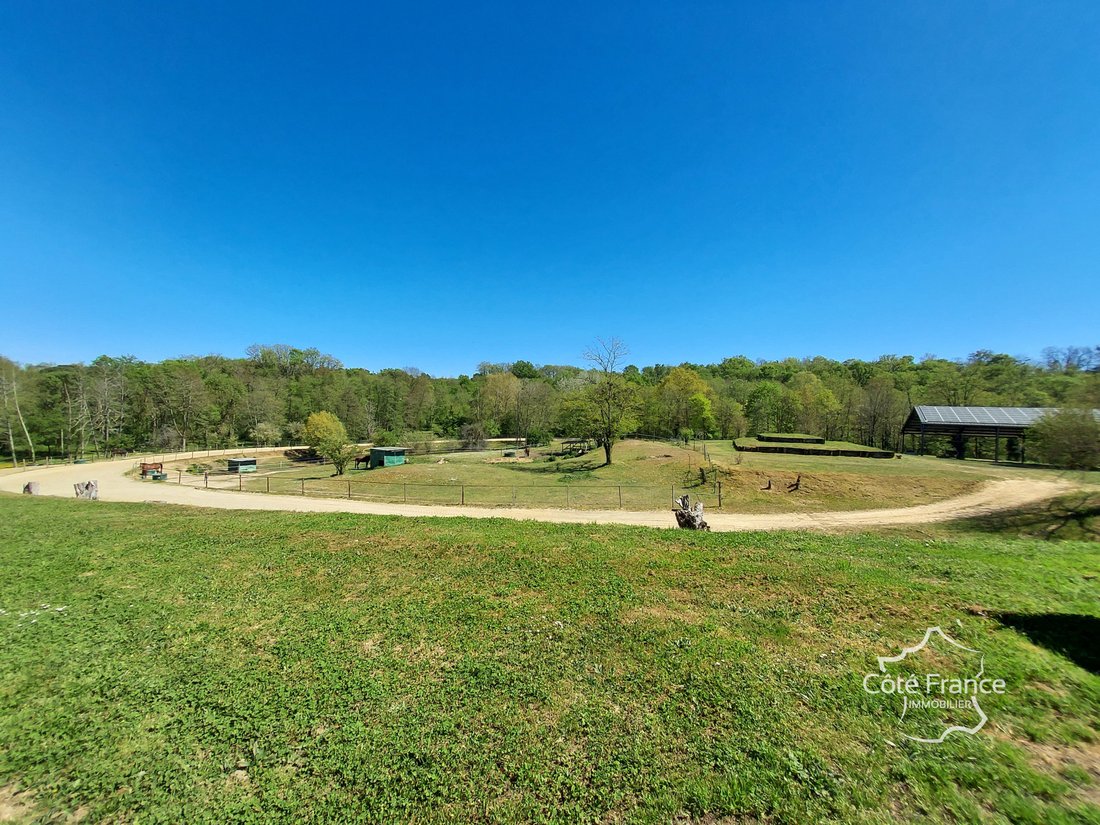 Estate in Aillas, Nouvelle-Aquitaine, France 1 - 17660118