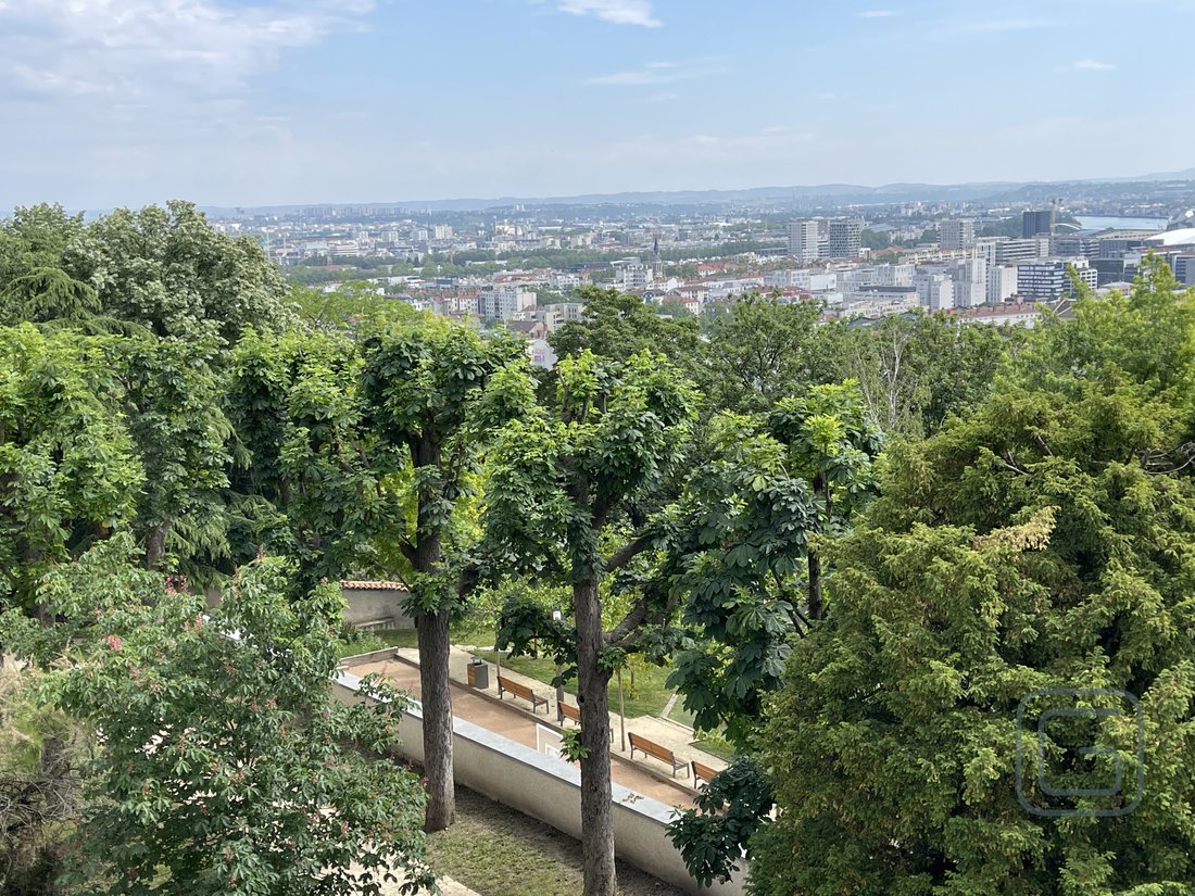 Apartment in Champvert-Point du Jour-Saint Irénée, Lyon 5e Arrondissement, Lyon 2 - 17411965