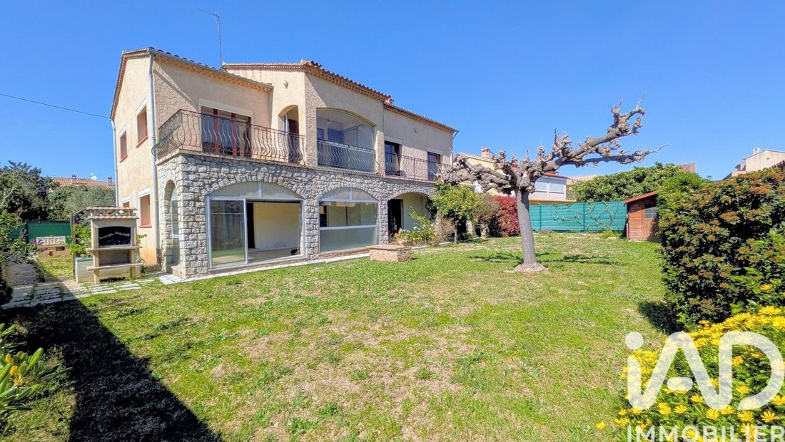 House in La Crau, Provence-Alpes-Côte d'Azur, France 1 - 17658704