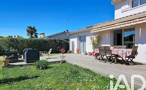 House in Saint-Medard-en-Jalles, Nouvelle-Aquitaine, France 1
