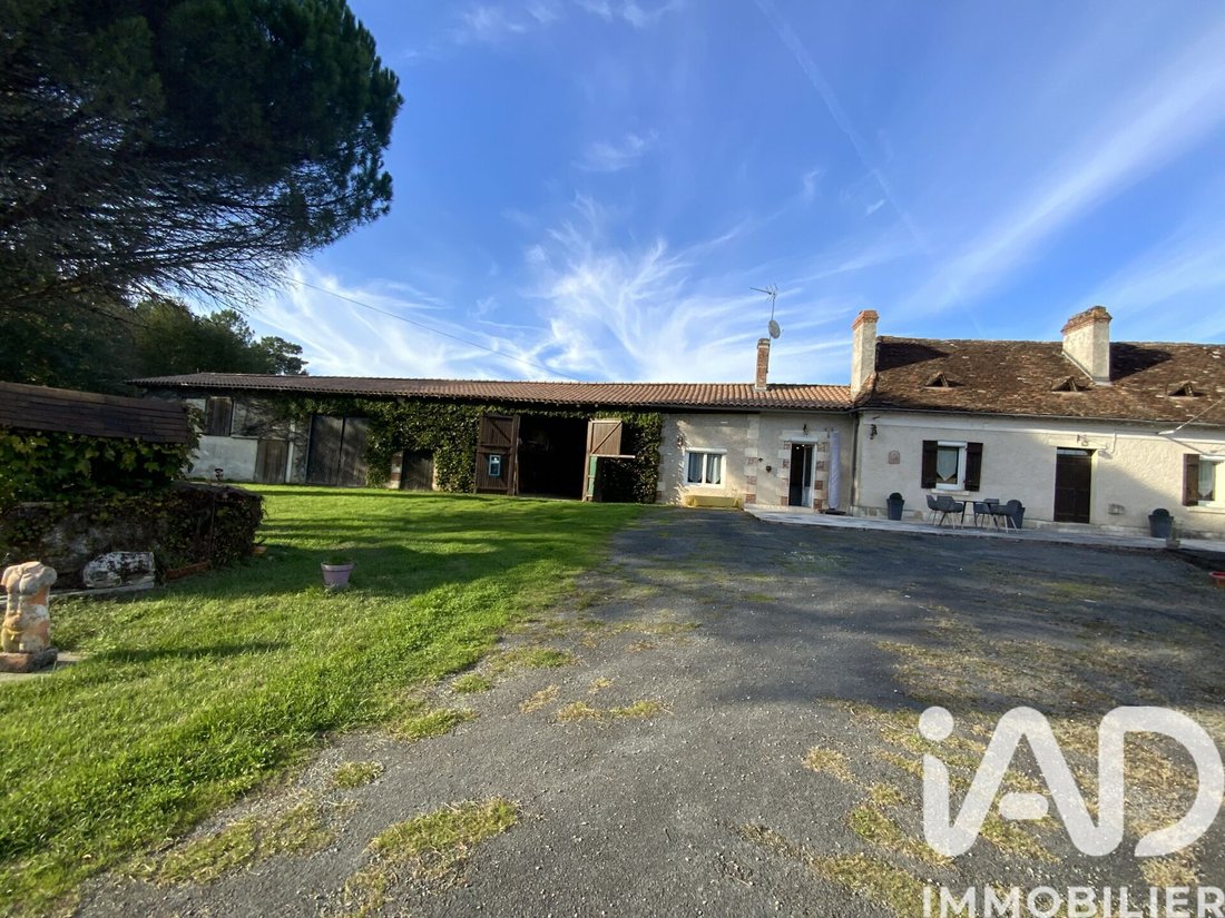 House in Saint-Barthélemy-de-Bellegarde, Nouvelle-Aquitaine, France 2 - 17658570