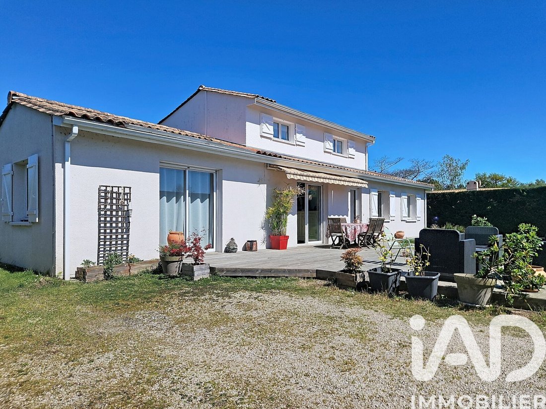 House in Saint-Medard-en-Jalles, Nouvelle-Aquitaine, France 2 - 17658702