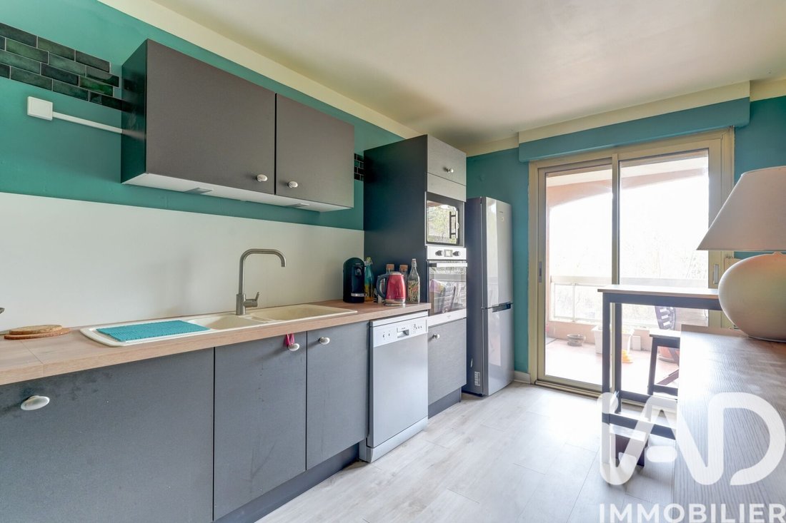 Apartment in Plateau de la Croix Rousse-Saône, Lyon 4e Arrondissement, Lyon 3 - 17657445