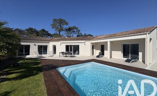House in Breuillet, Nouvelle-Aquitaine, France 1