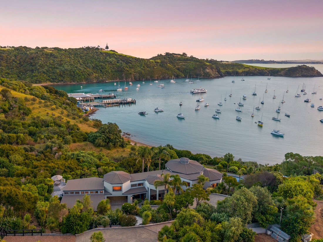 Waiheke Island, Auckland, New Zealand 1 - 17660794