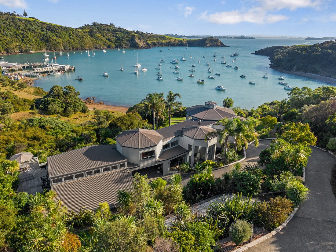 Waiheke Island, Auckland, New Zealand 1 - 17660794