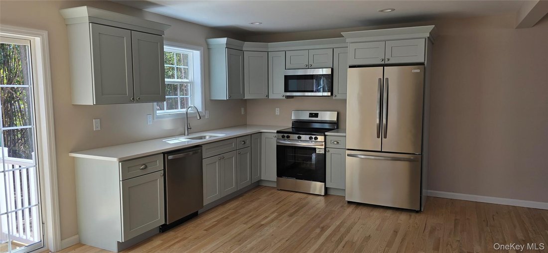 House in Shirley, New York, United States 3 - 15550207