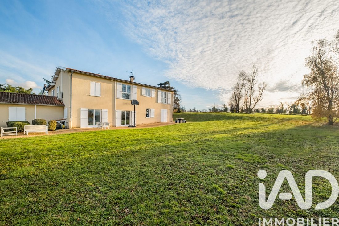 House in Basses-Barolles, Saint-Genis-Laval, France 2 - 17658507
