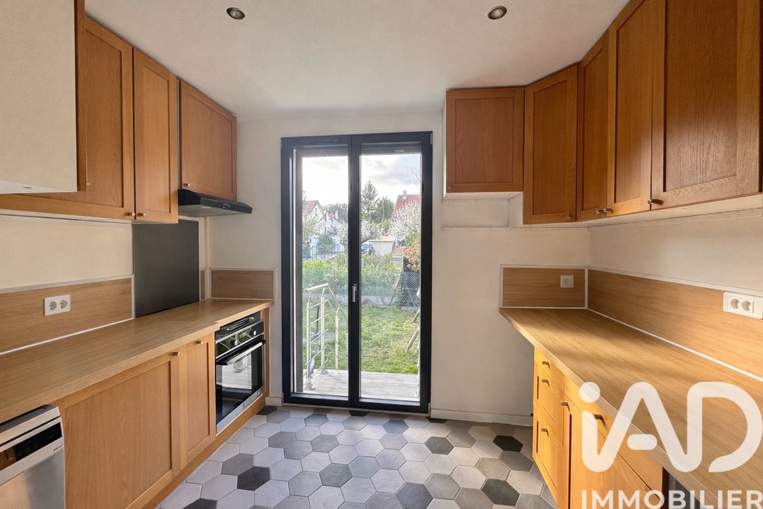 House in Chatou, Ile-de-France, France 2 - 17657308