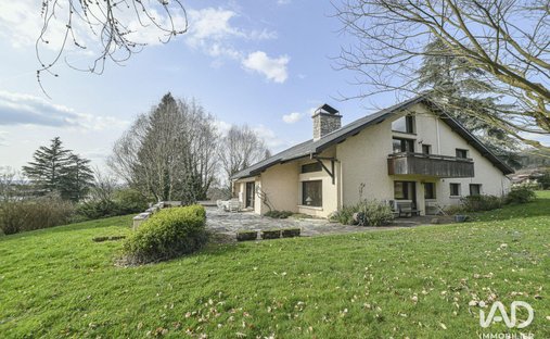 House in Saint-Genix-sur-Guiers, Saint-Genix-les-Villages, France 1