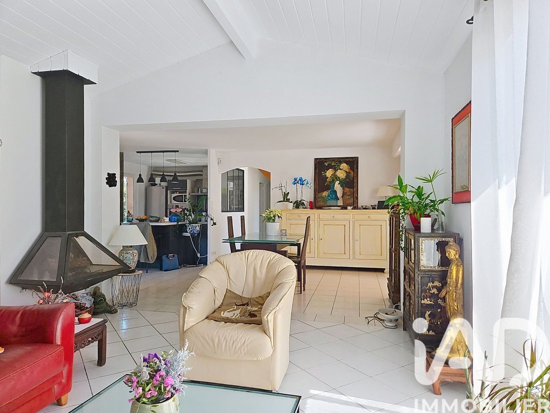 House in Saint-Medard-en-Jalles, Nouvelle-Aquitaine, France 4 - 17658702