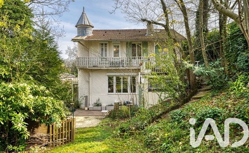 House in Wallon, Le Plessis-Robinson, France 1